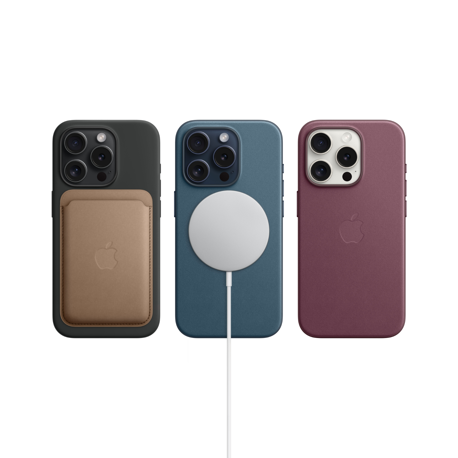 Drie telefoons in hoesjes: één zwart met een portemonnee, één blauw met een oplader en één bordeaux.