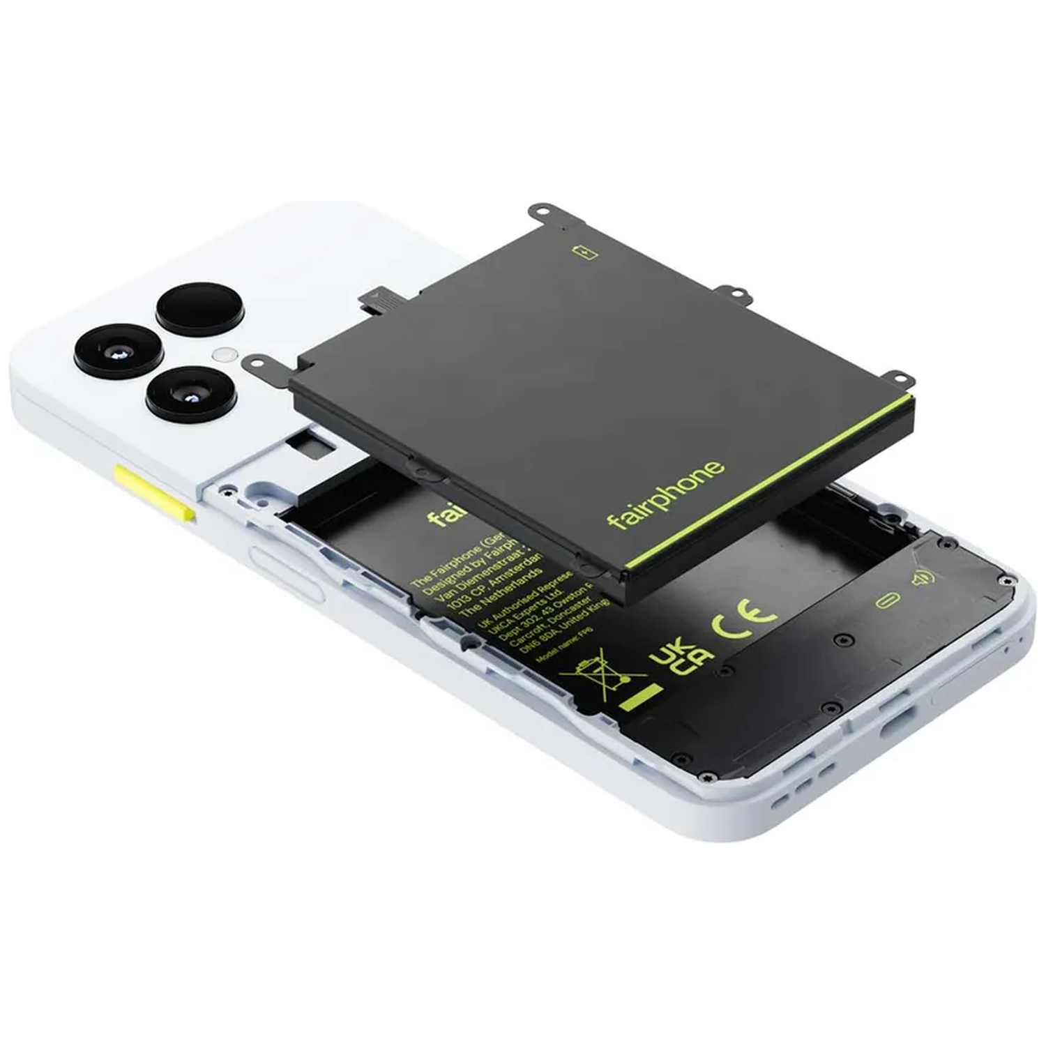 Een Fairphone met de zwarte batterij gedeeltelijk verwijderd, met zichtbare interne componenten.