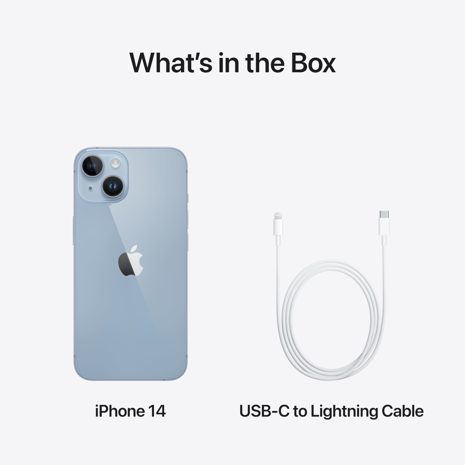iPhone 14 in blauw, een witte USB-C naar Lightning-kabel en een witte achtergrond.