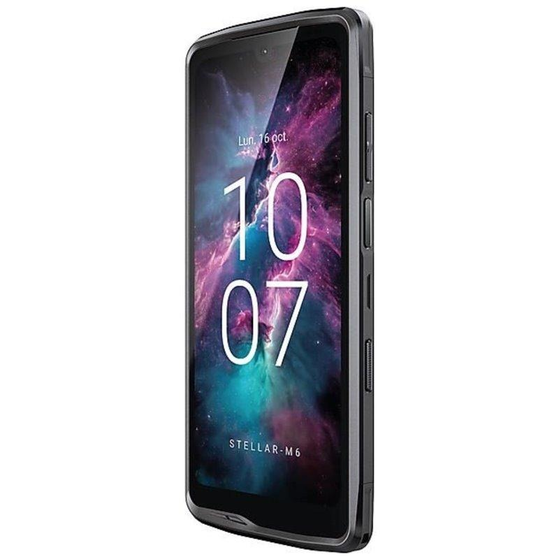 Een smartphone met de datum op het scherm.